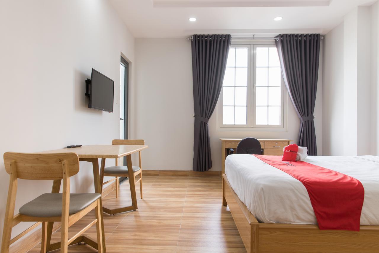 Reddoorz Premium Near E-Town Hotel โฮจิมินห์ซิตี้ ภายนอก รูปภาพ